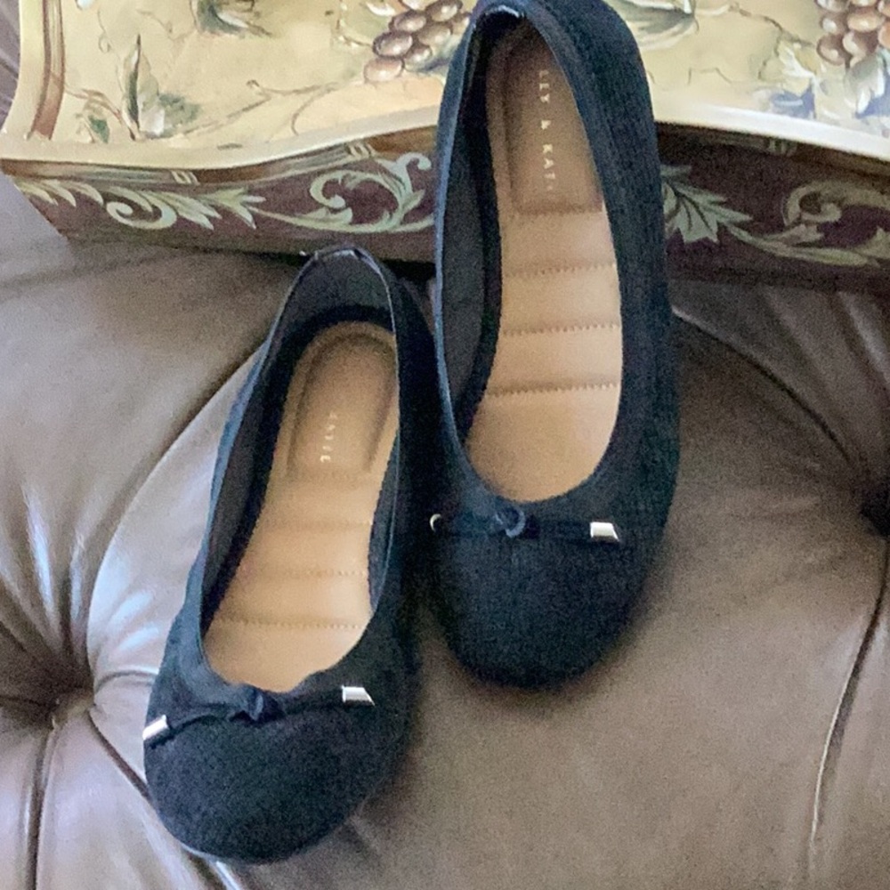 Kelly & Katie black flats - Picture 2 of 5